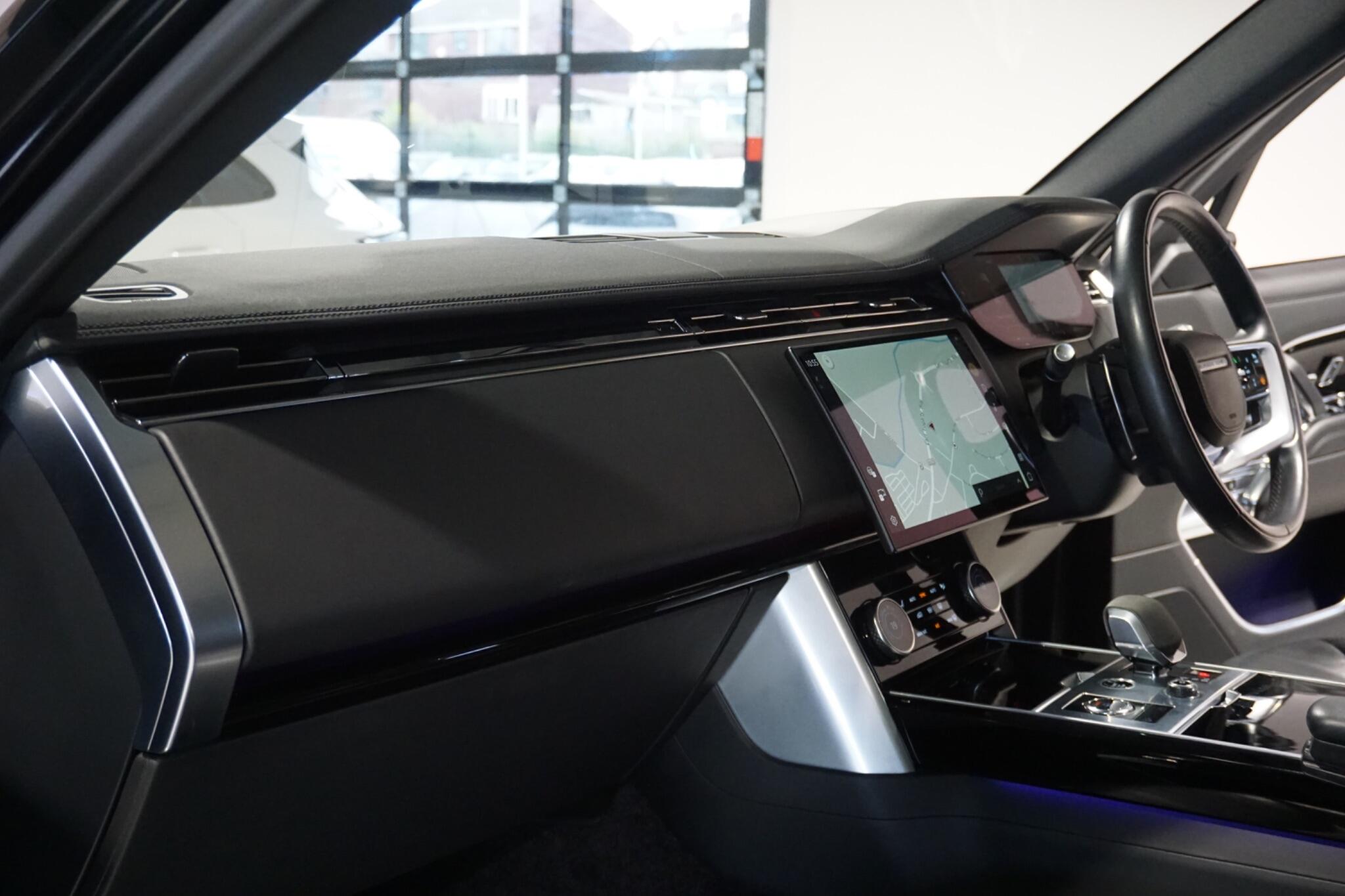 Land Rover Range Rover 3.0 P400 MHEV HSE SUV 5dr Petrol Auto 4WD Euro 6 (s/s) (400 ps)